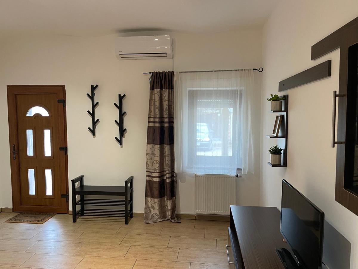 Árvíz Apartman Szeged Exterior foto